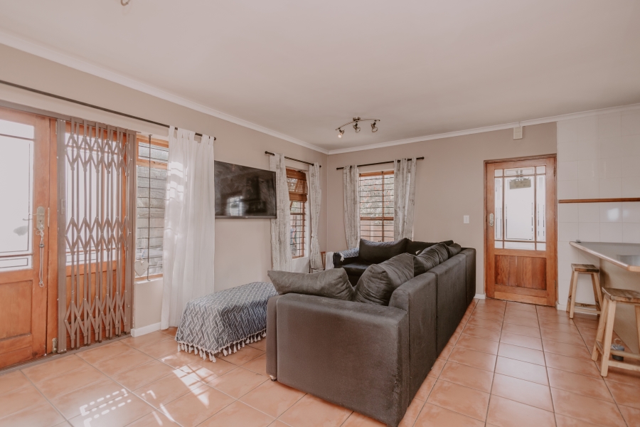 2 Bedroom Property for Sale in Uitzicht Western Cape